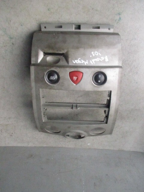 2009 RENAULT MEGANE MK2 START/STOP SWITCH & RADIO TRIM