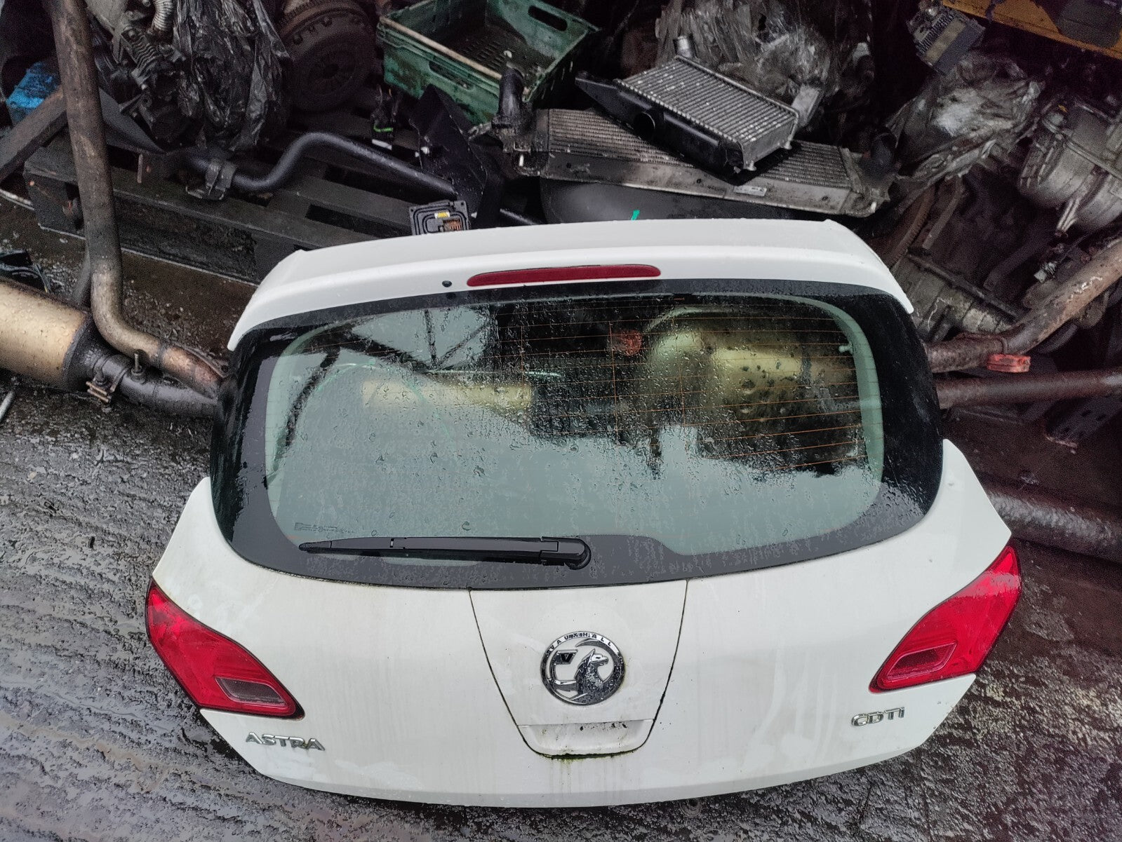 2010 VAUXHALL ASTRA J MK6 COMPLETE GLASS BOOTLID TAILGATE SUMMIT WHITE ZGAZ