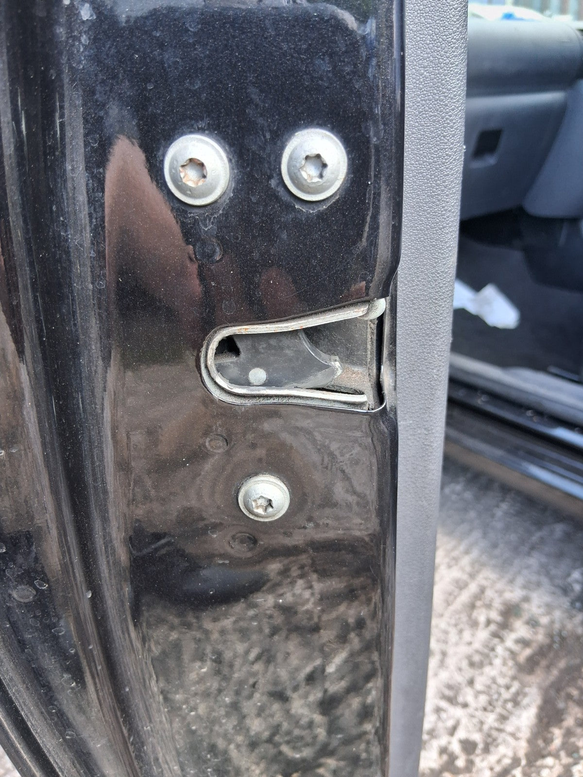 2011 VW VOLKSWAGEN FOX 3 DOOR NS PASSENGER SIDE FRONT LEFT DOOR LOCK MECHANISM