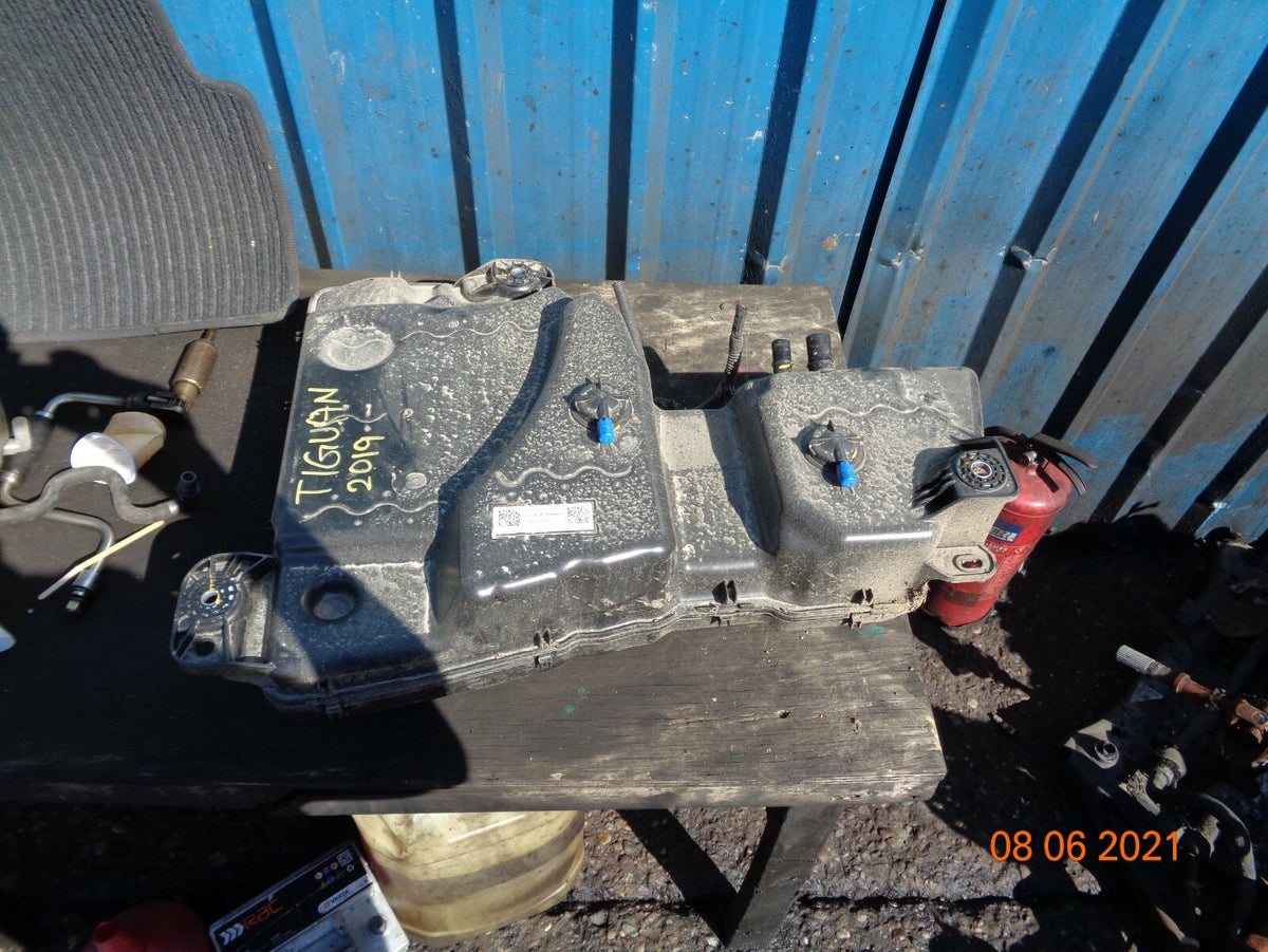 VW VOLKSWAGEN TIGUAN 2019 AD BLUE ADBLUE TANK BOTTLE RESERVOIR 5QF131877L