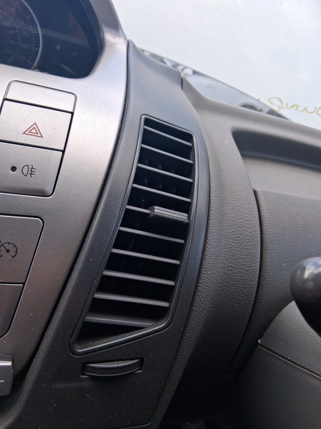 2020 SAIC LDV V80 FRONT DASHBOARD CENTER BOTH AIR VENTS