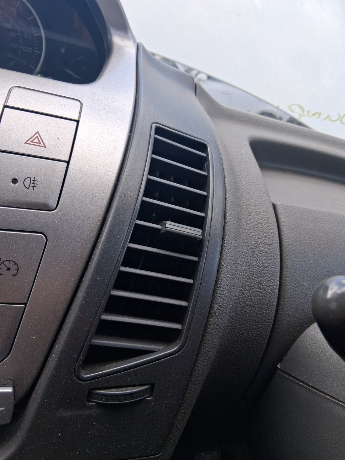 2020 SAIC LDV V80 FRONT DASHBOARD CENTER BOTH AIR VENTS