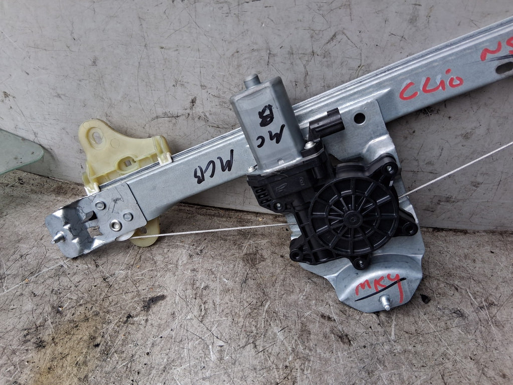 2014 RENAULT CLIO MK4 NSF PASSENGER FRONT LEFT WINDOW MOTOR & REGULATOR 9030319