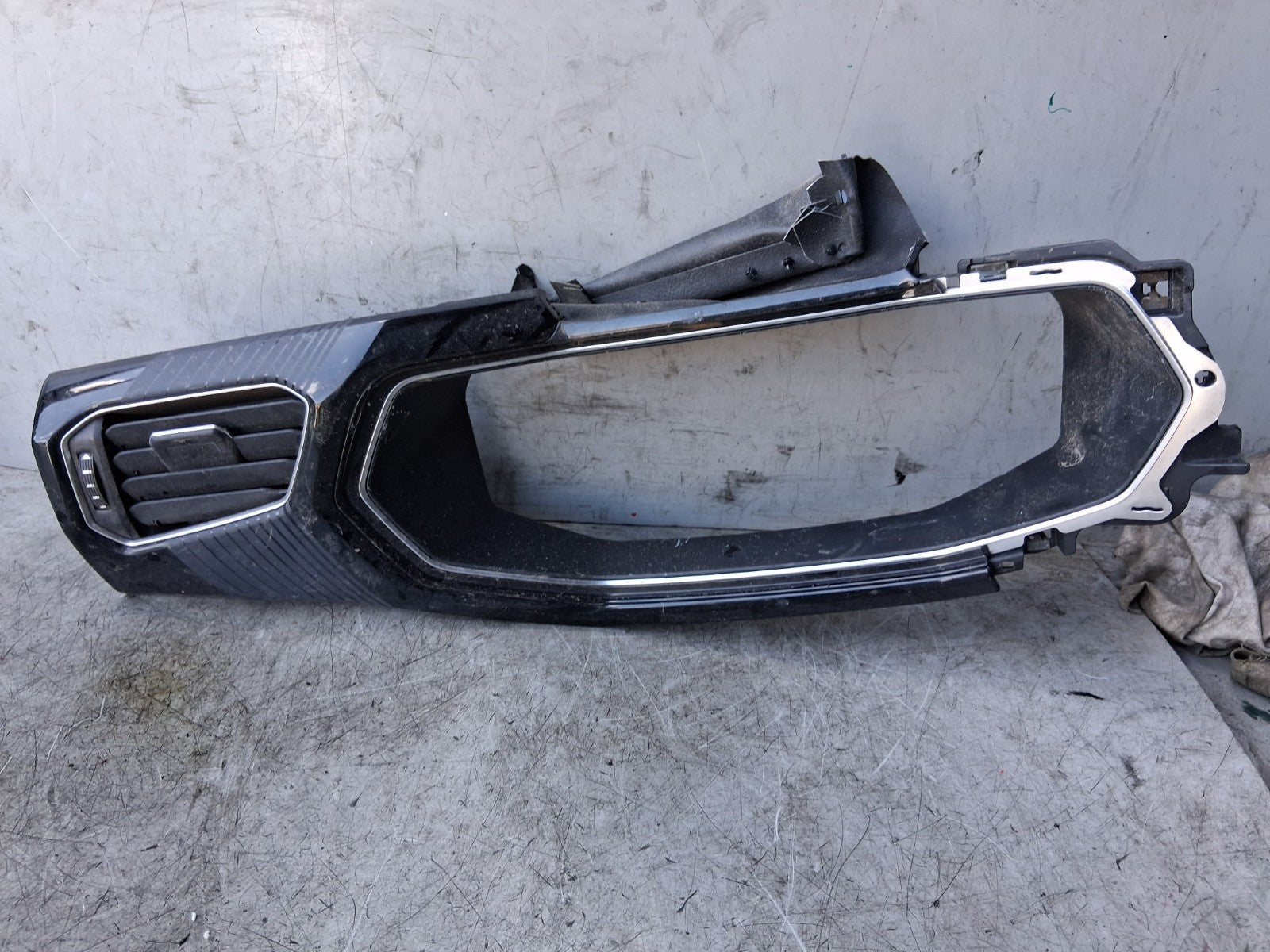 VW VOLKSWAGEN T CROSS 2023 OS DRIVER SIDE AIR VENT & SPEEDOMETER TRIM 2GN858418