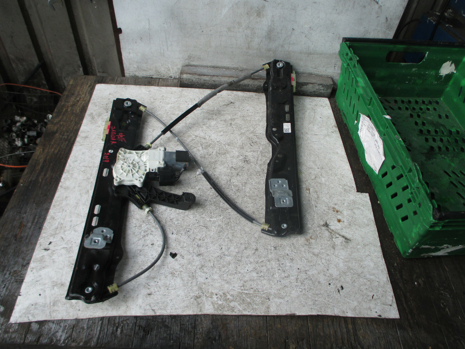JAGUAR XE 2019 DRIVER FRONT WINDOW REGULATOR MOTOR LX73-23200-AA R9N1BGX7323200