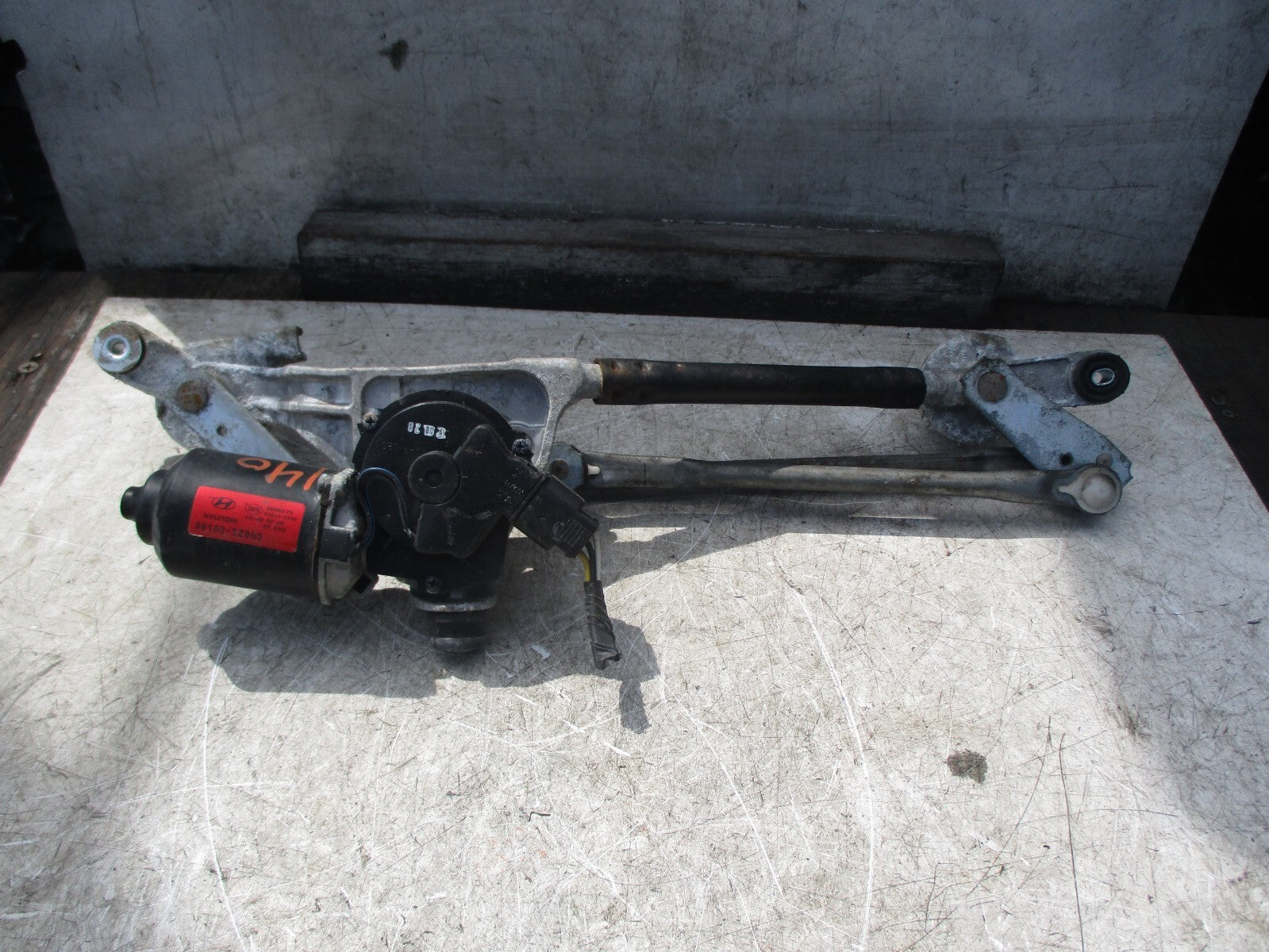 HYUNDAI I40 2012 FRONT WINDSCREEN WIPER MOTOR LINKAGES 981003Z900