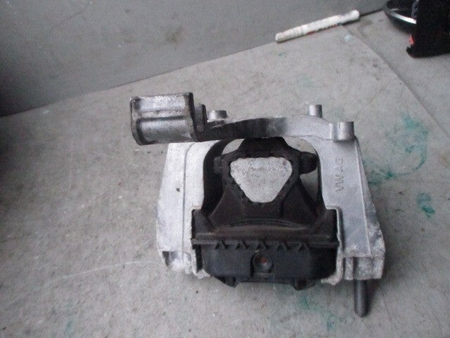 2013 VW GOLF MK7 1.6 DIESEL DRIVER SIDE ENGINE MOUNT 5WA199262D