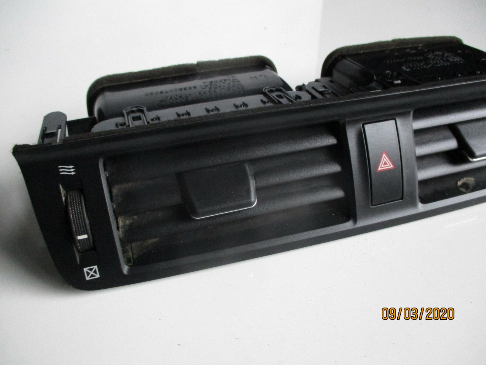 LEXUS CT 200h 2015 CENTRE DASHBOARD HEATER AIR VENT 55670-76020 55661-76060