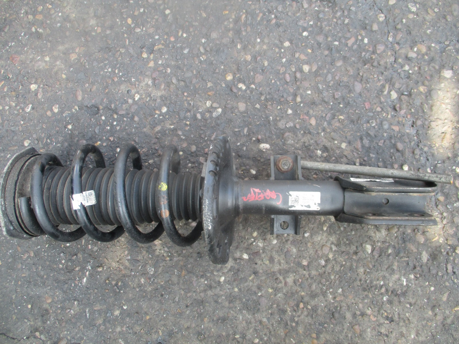 VOLKSWAGEN 2021 CRAFTER DRIVER SIDE FRONT SUSPENSION SHOCK ABSORBER 2N0413031BQ