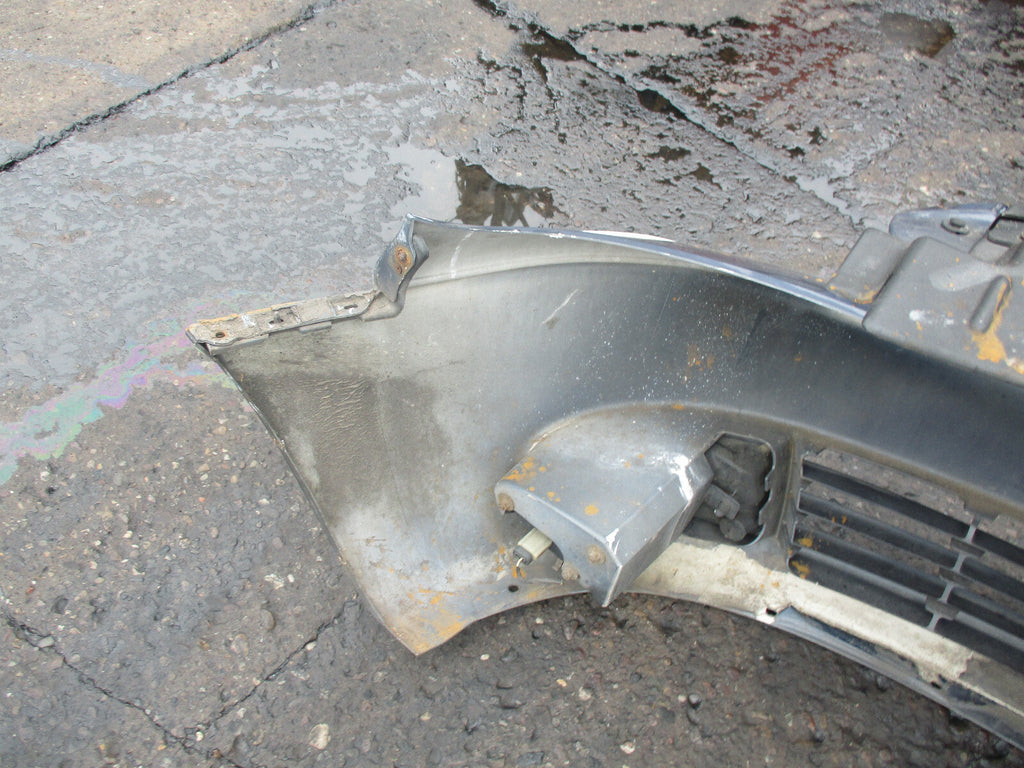 CHRYSLER VOYAGER 2000 FRONT BUMPER COMPLETE GREY DAMGED