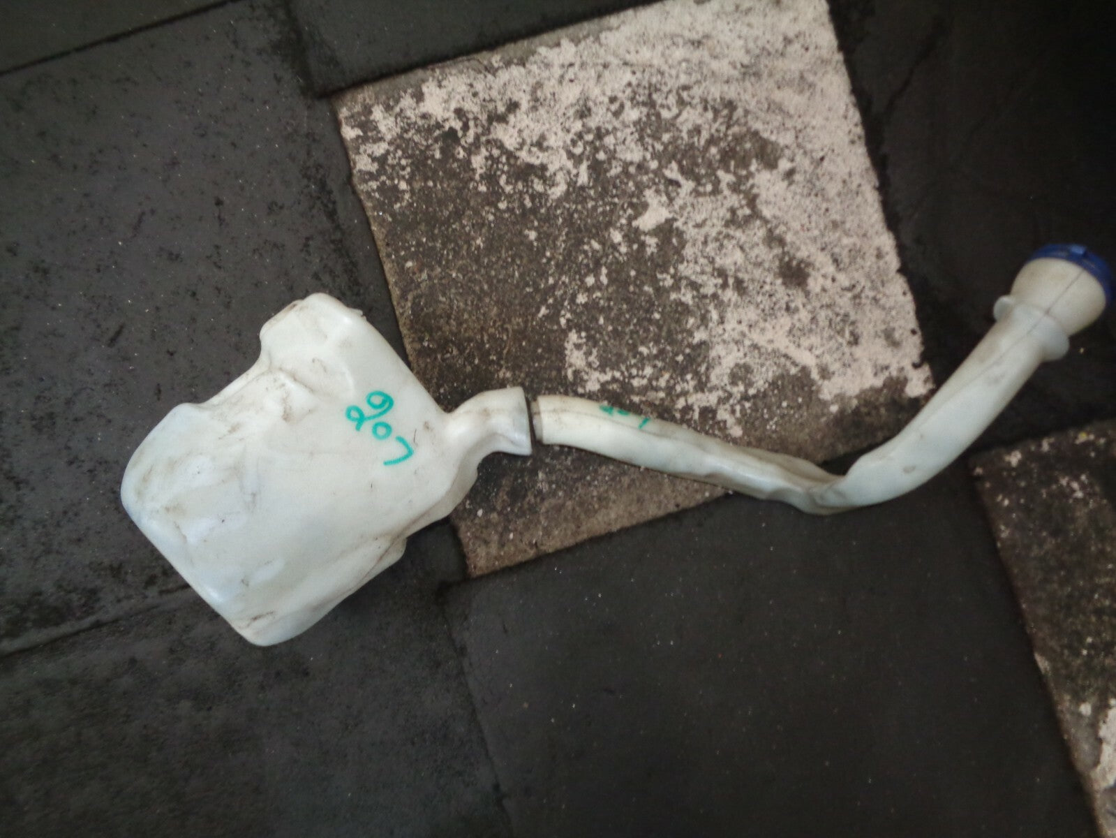 PEUGEOT 207 2007 HATCHBACK WASHER BOTTLE AND PUMP 964833758003