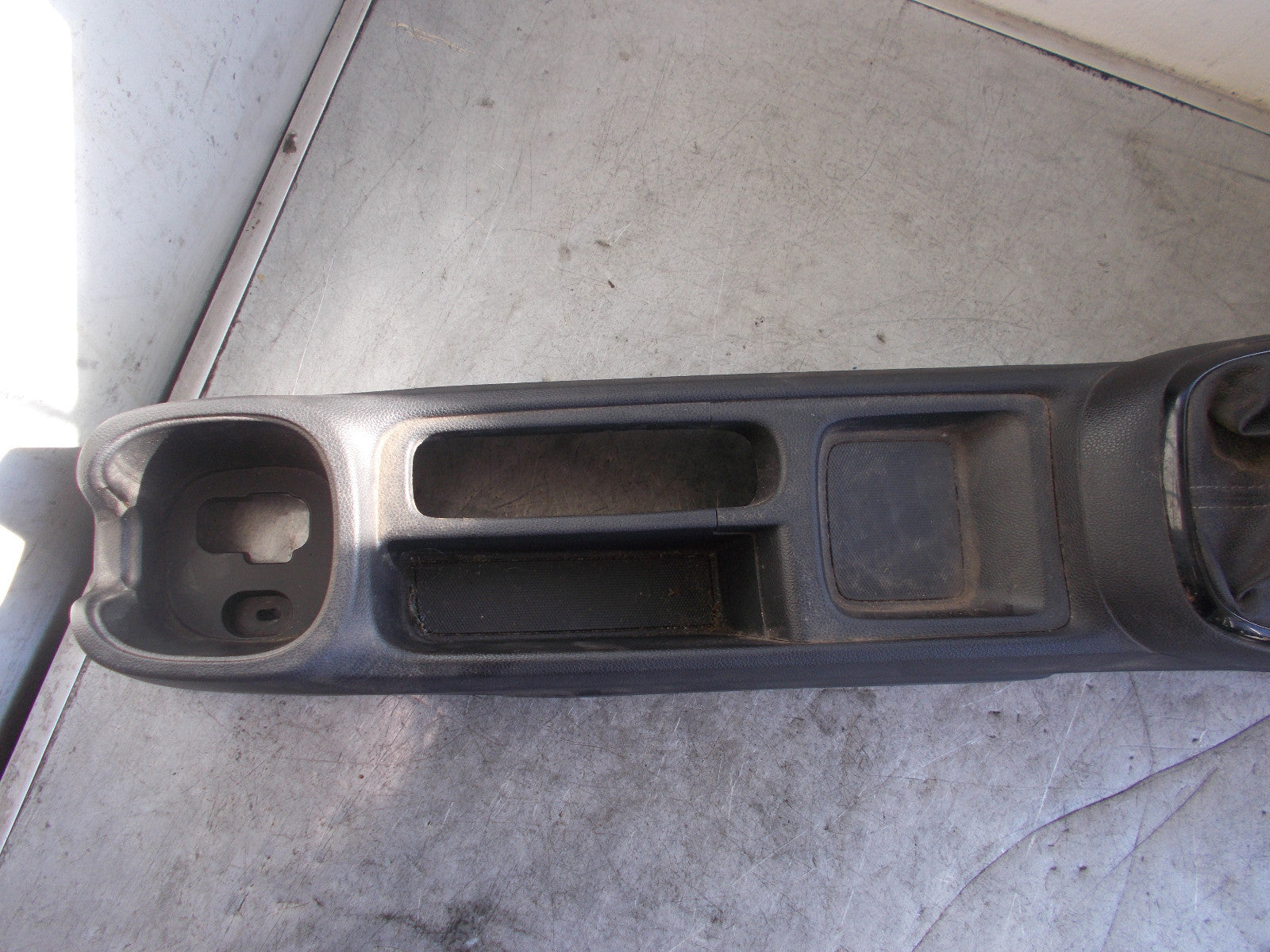 VAUXHALL VIVA 2016 CENTRE CONSOLE TRIM GEAR STICK TRIM & CUPHOLDERS 42347177