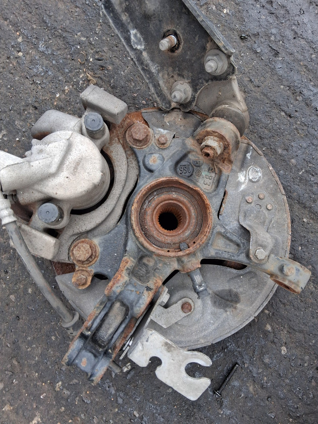 PEUGEOT 5008 MK2 2019 1.5 DIESEL NSF PASSENGER SIDE FRONT WHEEL HUB