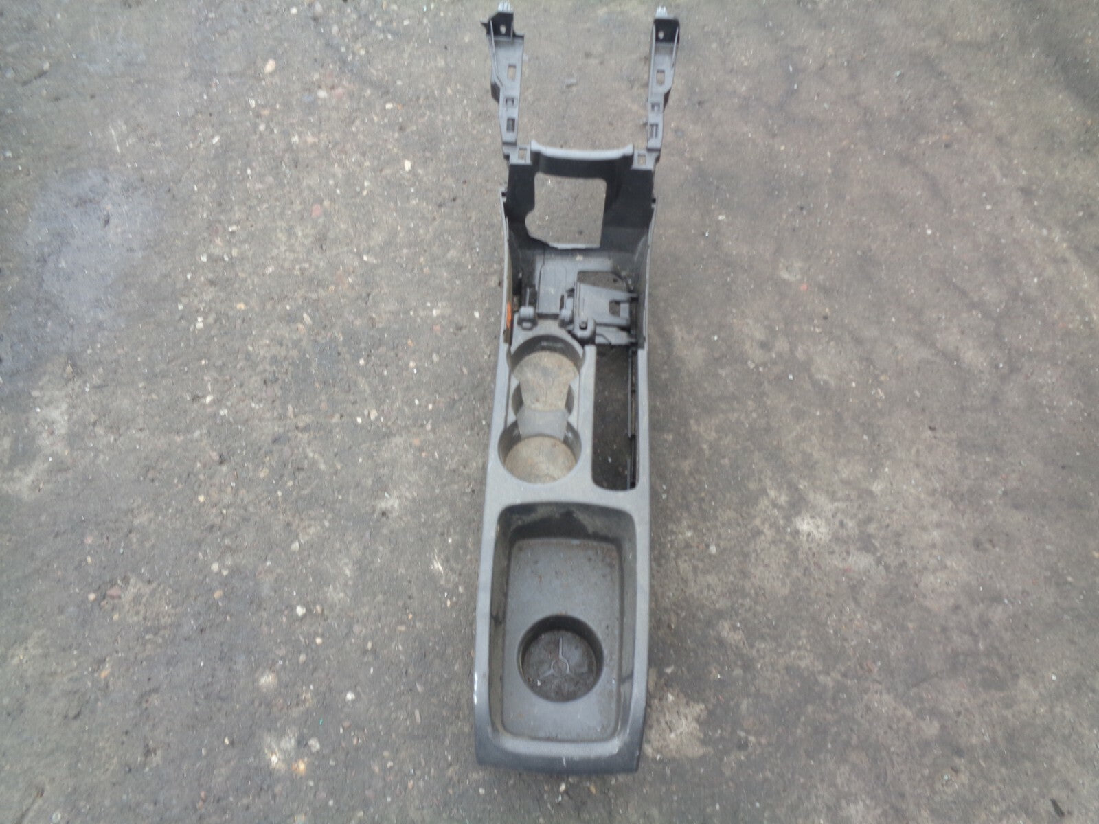 FORD FIESTA MK7 2017 1.2 PETROL CENTRE CONSOLE ARMREST