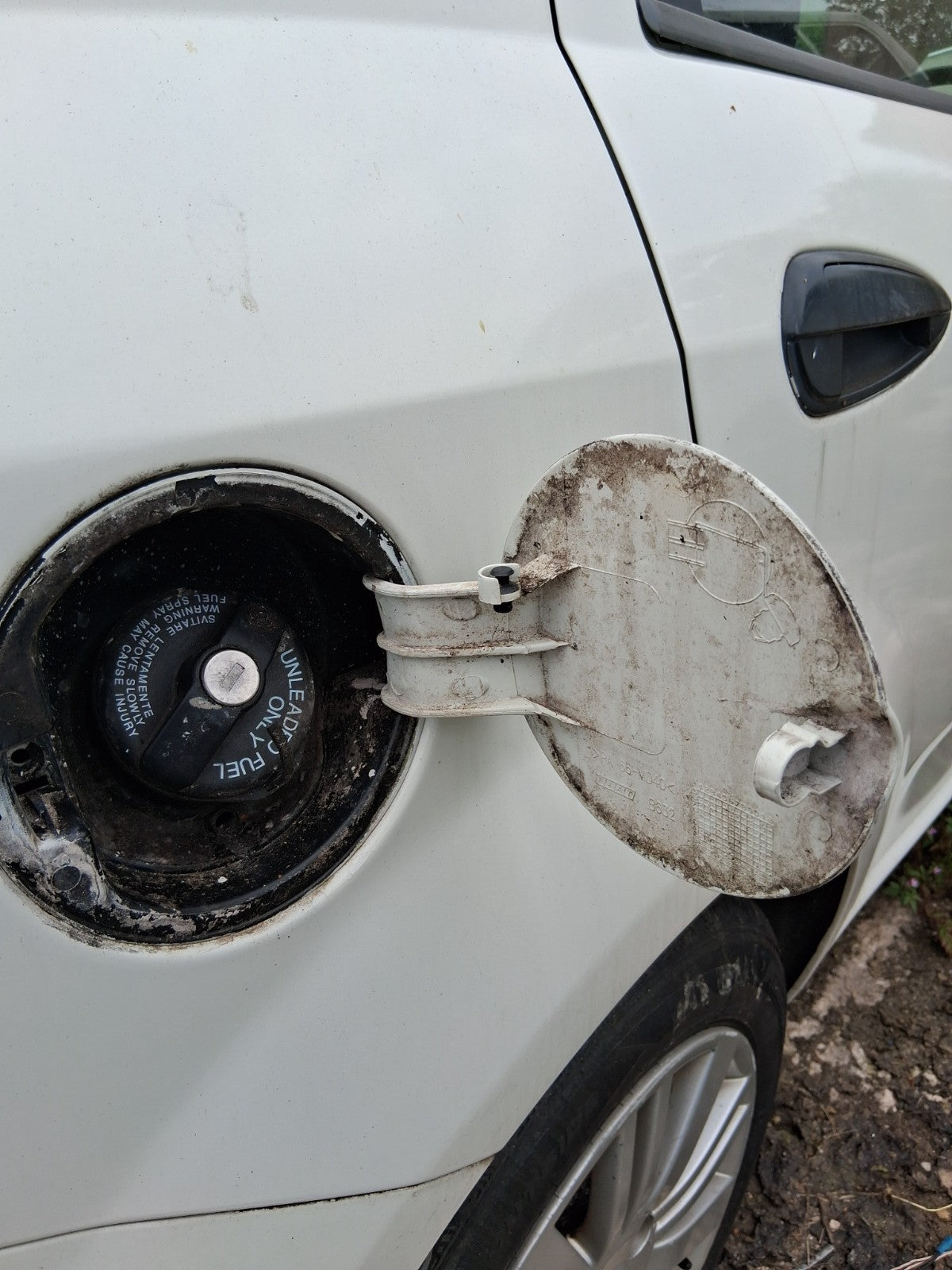 2014 FIAT PUNTO FACELIFT MK3 FUEL FLAP LID COVER WHITE
