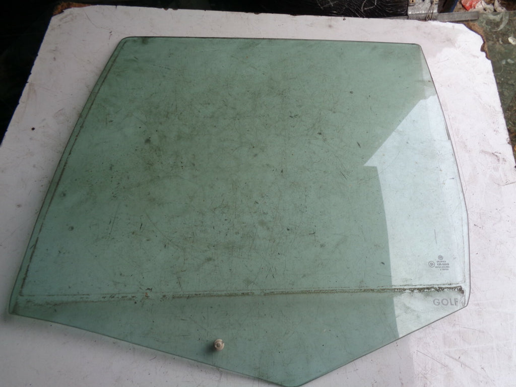 VW VOLKSWAGEN GOLF MK4  NS PASSENGER SIDE REAR WINDOW GLASS