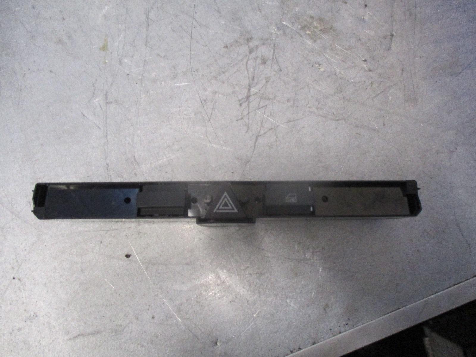 VAUXHALL ASTRA MK5 2008 HAZARD WINDOW LOCK CONTROL SWITCH BUTTON GM 13100105