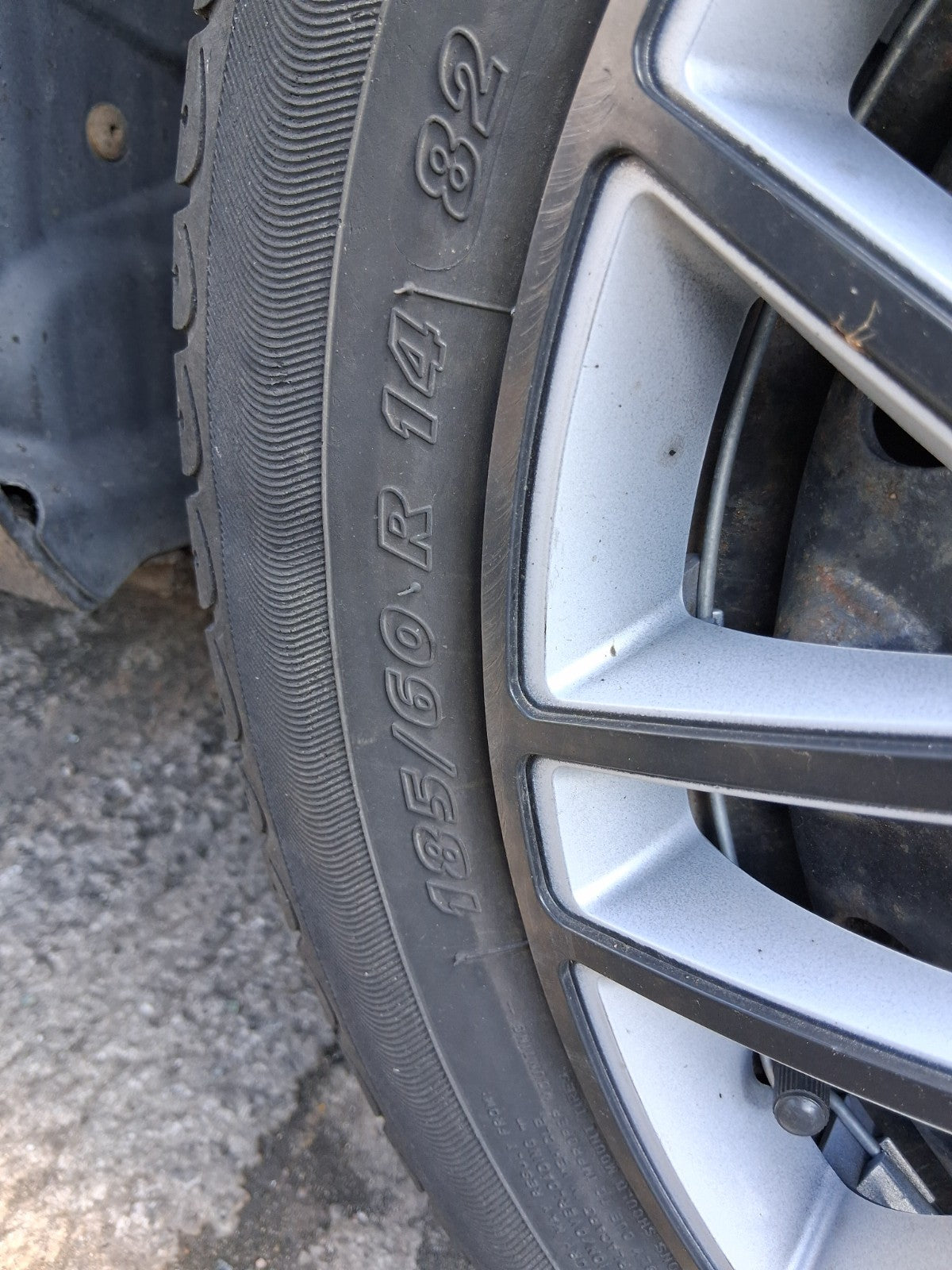 2011 VW VOLKSWAGEN FOX 3 DOOR 14 INCH ALLOY WHEEL WITH TYRE 185/60R14