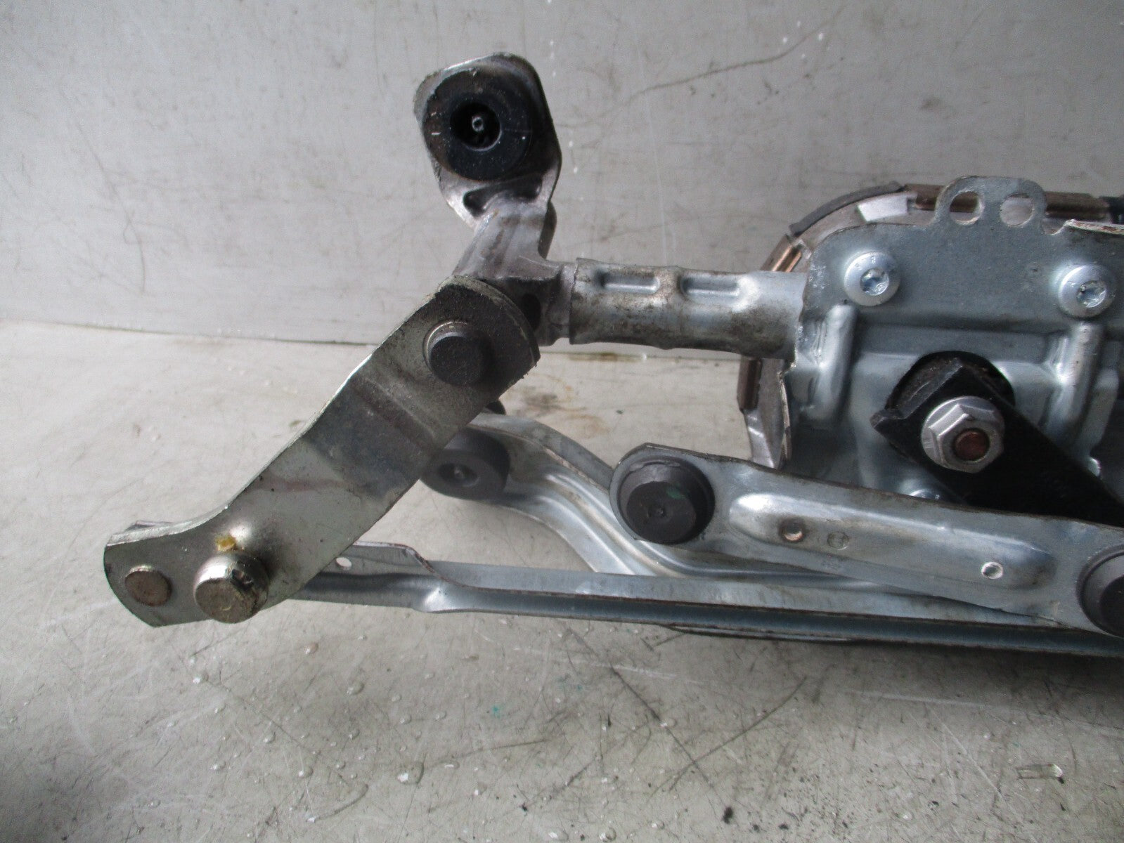 2019 VW VOLKSWAGEN GOLF REAR WINDSCREEN WIPER MOTOR 3397021868 (ref s)