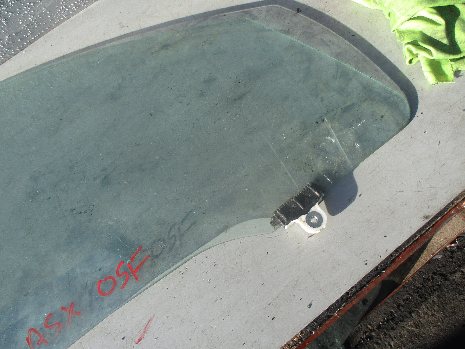 MITSUBISHI ASX 2020 OSF PASSENGER SIDE FRONT WINDOW GLASS