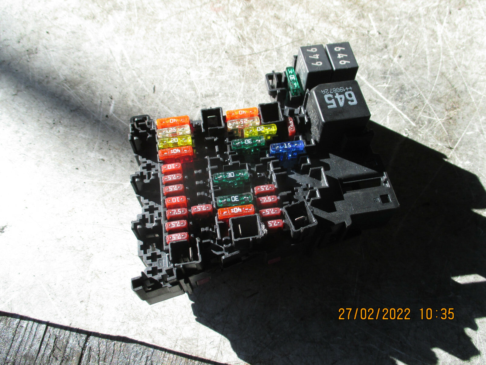 VOLKSWAGEN GOLF 2018 MK7 FUSE RELAY BOX