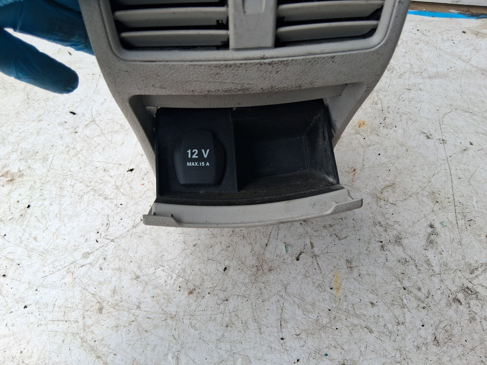 2016 MERCEDES BENZ CLA C117 REAR CENTER CONSOLE BOTH AIRVENTS A2468300502