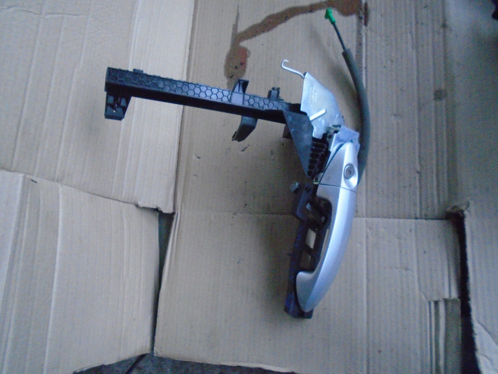 FORD KA + 2018 5 DOOR OSF DRIVER FRONT DOOR EXTERIOR DOOR HANDLE SILVER