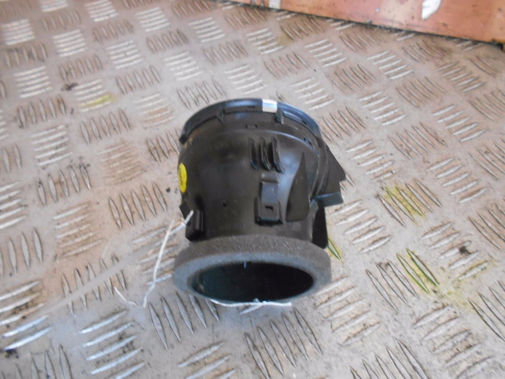 AUDI A1 2013 DASHBOARD CENTRE AIR VENT 8X2 820 951 CENTER VENT