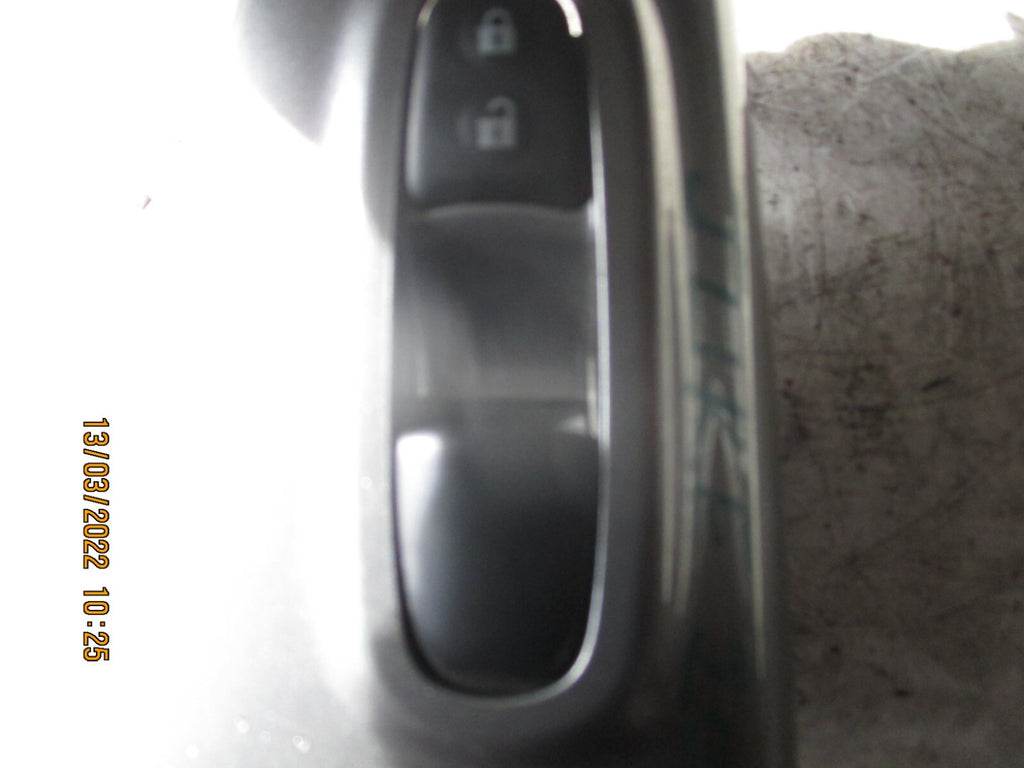 NISSAN JUKE 2011 MK1 NSF FRONT PASSENGER SIDE WINDOW CONTROL SWITCH 25411KA0A
