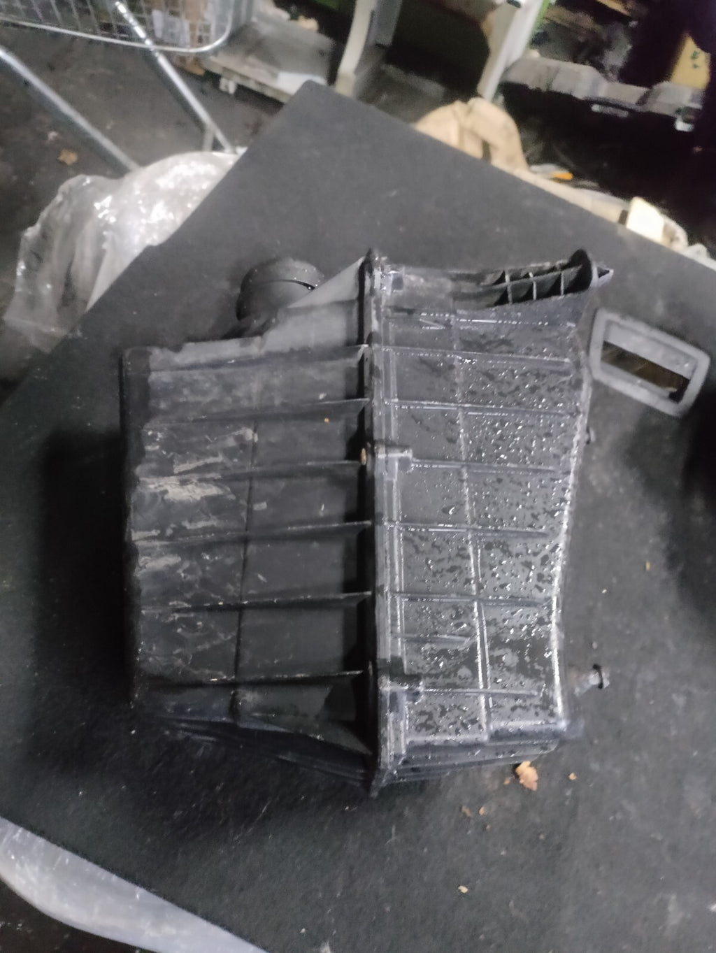 SAIC LDV MAXUS V80 2020 2.5 DIESEL AIR FITER BOX