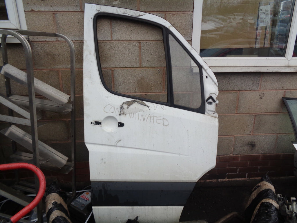 VW VOLKSWAGEN CRAFTER  OSF DRIVER SIDE FRONT DOOR COMPLETE WHITE