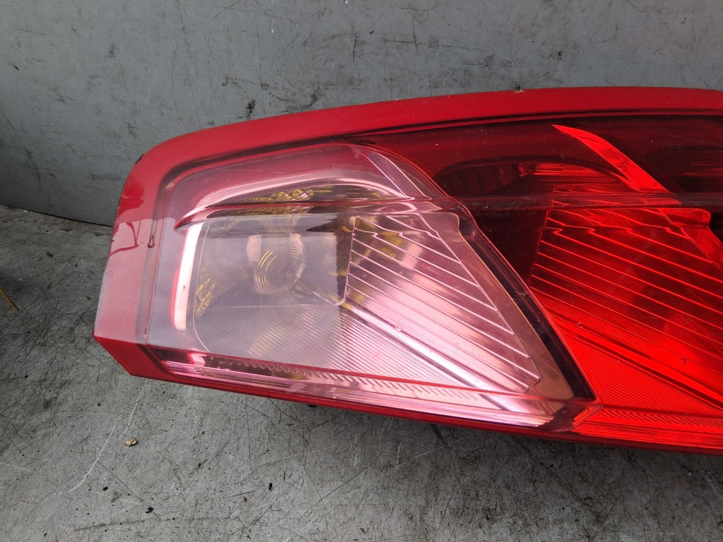 2007 FIAT GRANDE PUNTO OSR DRIVER SIDE REAR RIGHT TAIL LIGHT 51701589