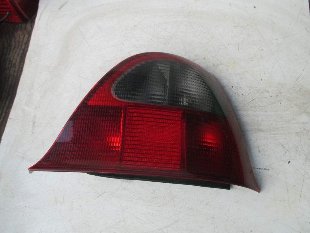 ROVER 25 2004 3 DOOR OSR DRIVER SIDE REAR BRAKE TAIL LIGHT CLUSTER UNIT
