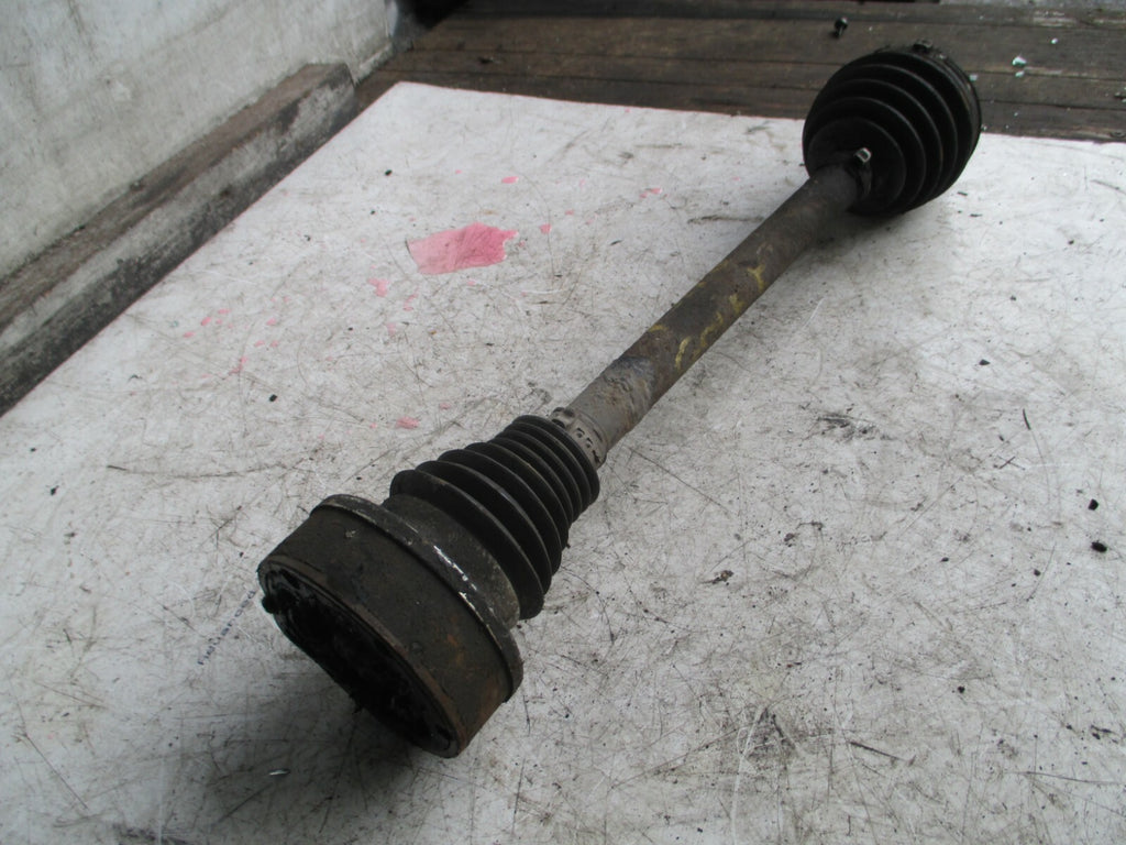 VOLKSWAGEN GOLF MK5 FSI 1.6L NSF FRONT PASSENGER SIDE DRIVESHAFT