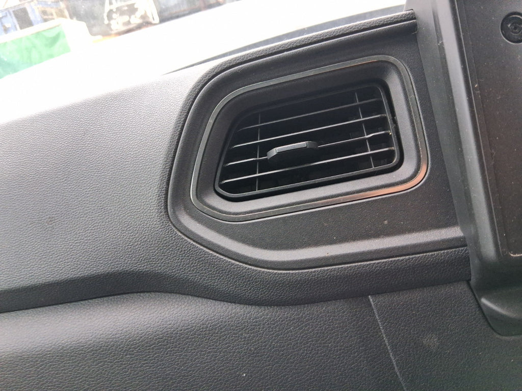 2021 NISSAN NV400 MK1 FRONT DASHBOARD CENTRE BOTH AIR VENTS