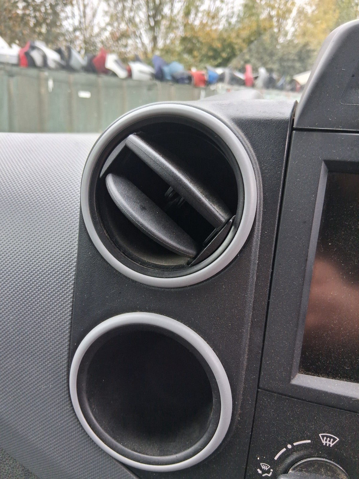 2017 PEUGEOT PARTNER MK2 FRONT DASHBOARD CENTRE BOTH AIR VENTS