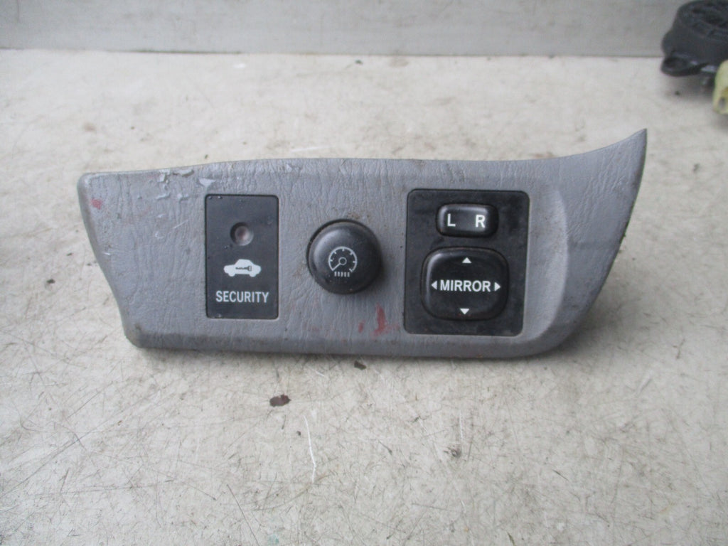 TOYOTA RAV 4 2003 WING MIRROR CONTROL SWITCH BUTTON