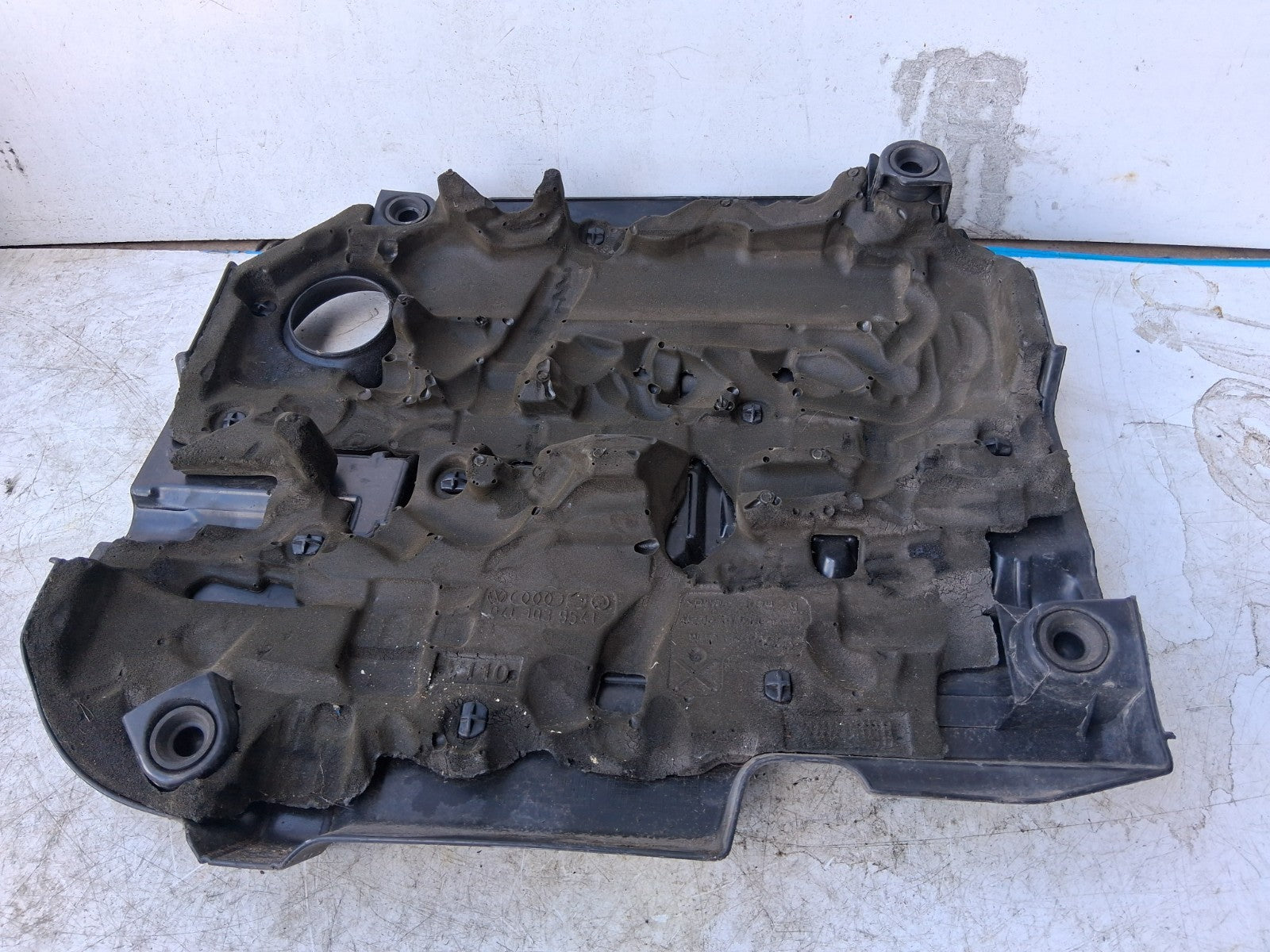 2013 SEAT LEON MK3 2.0 DIESEL TDI ENGINE COVER 04L103925S