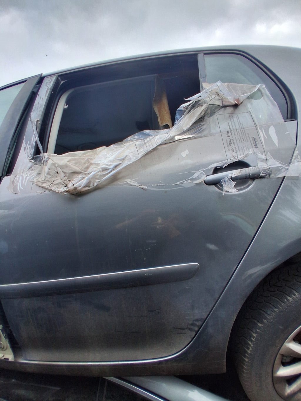 2007 VW VOLKSWAGEN GOLF MK5 NSR PASSENGER SIDE REAR LEFT COMPLETE DOOR GREY