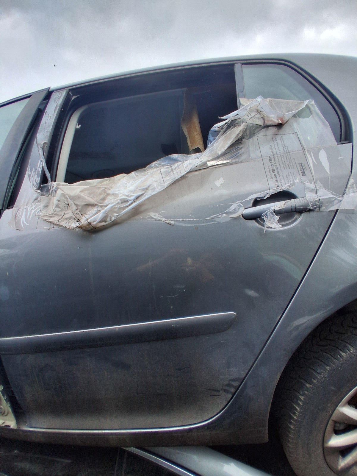 2007 VW VOLKSWAGEN GOLF MK5 NSR PASSENGER SIDE REAR LEFT COMPLETE DOOR GREY