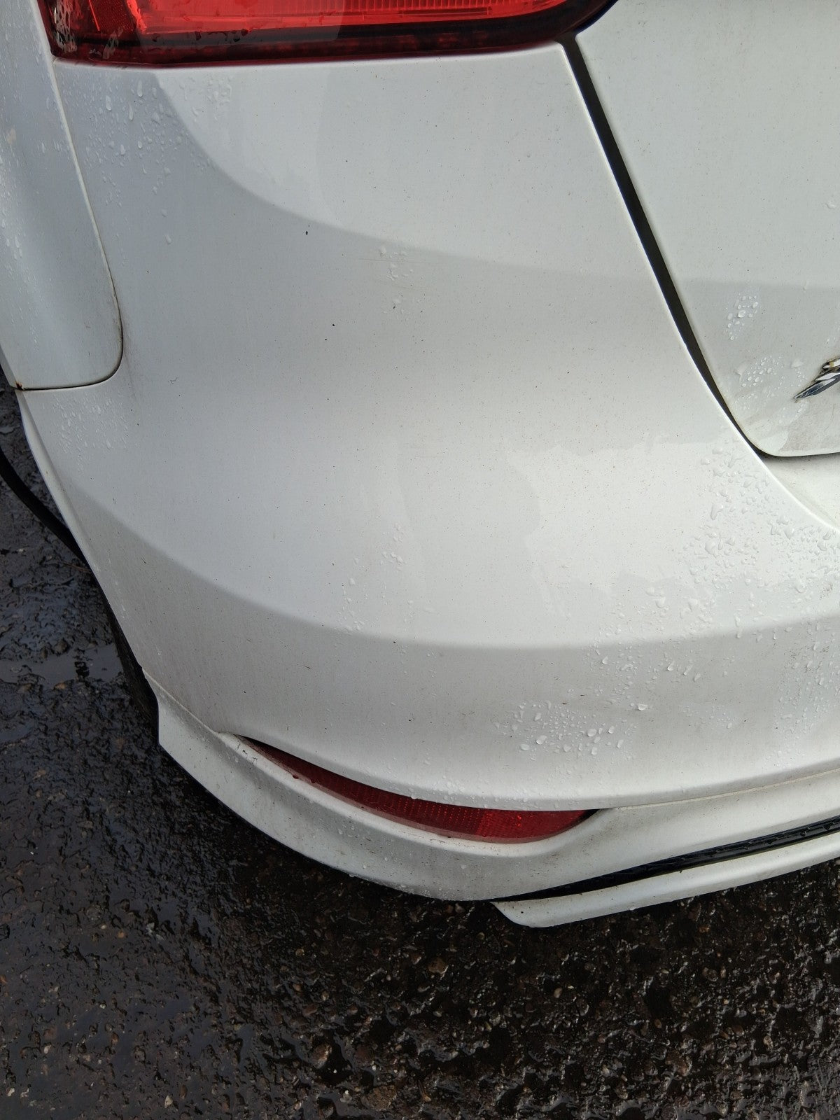 2017 FORD FOCUS MK3 ST LINE COMPLETE REAR BUMPER WITH PDC SENSORS WHITE 5F