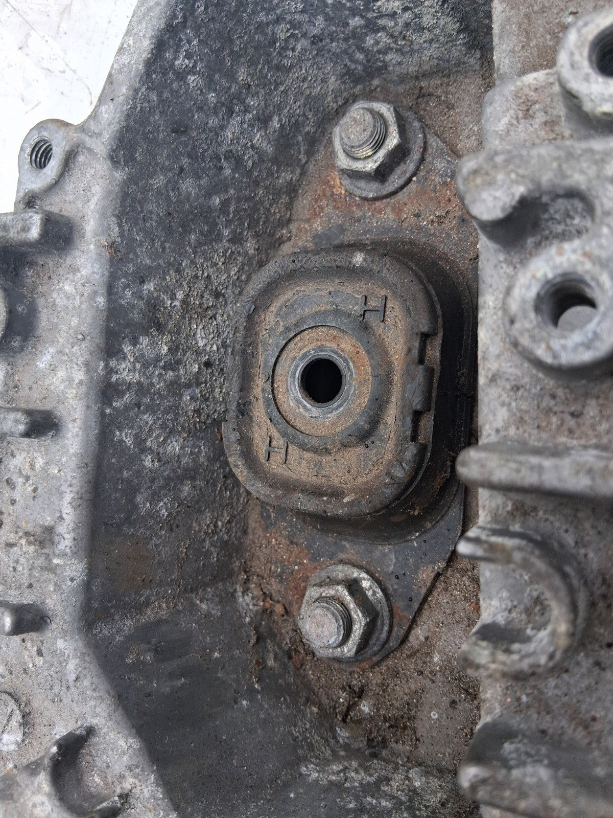 2016 NISSAN JUKE F15 ENGINE MOUNT BRACKET 038122