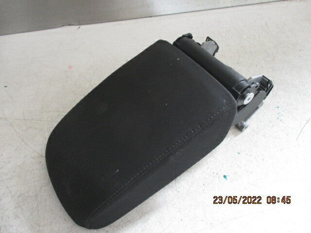 VW VOLKSWAGEN GOLF MK7 2018 CENTRE CONSOLE FABRIC ARMREST