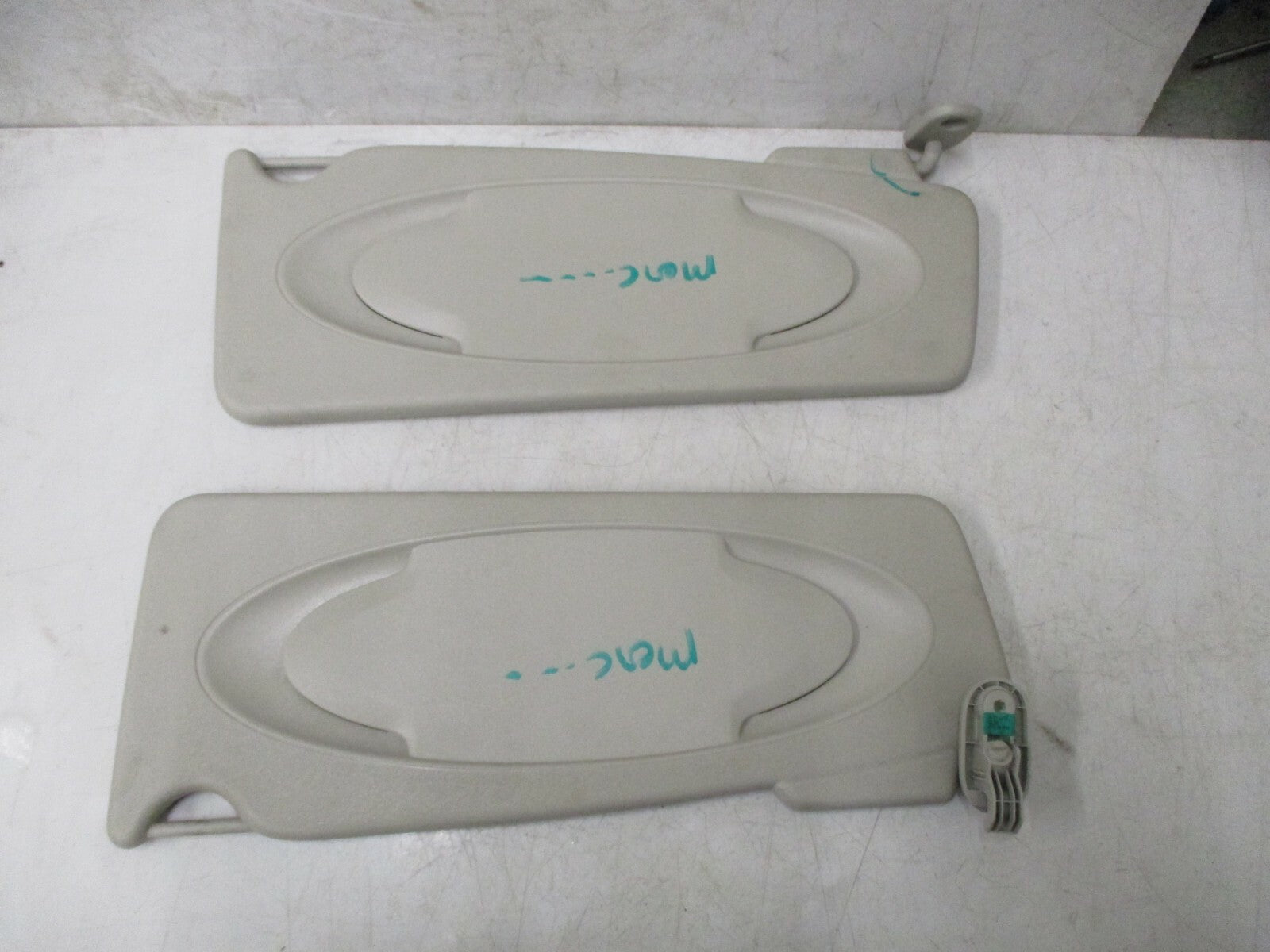 MERCEDES CITAN PANEL 2013 NS OS PASSENGER DRIVER SUN VISOR 8200544833 8200544838
