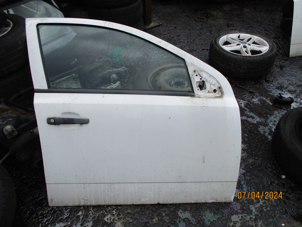 VAUXHALL ASTRA H 2009 OSF DRIVER SIDE DOOR WHITE