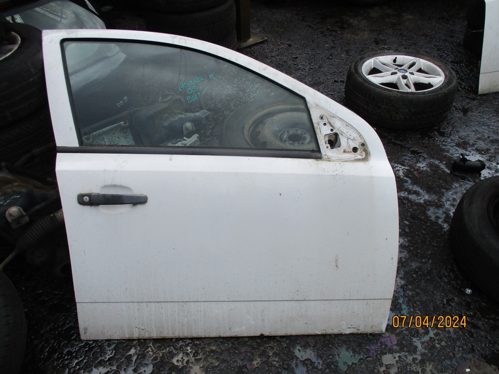 VAUXHALL ASTRA H 2009 OSF DRIVER SIDE DOOR WHITE