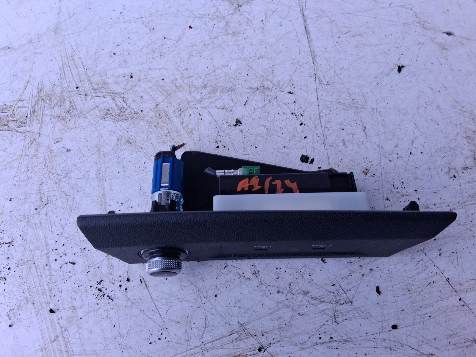2024 AUDI A1 S LINE MK2 GB 12V POWER SOCKET USB PORT PANEL TRIM 82C863617