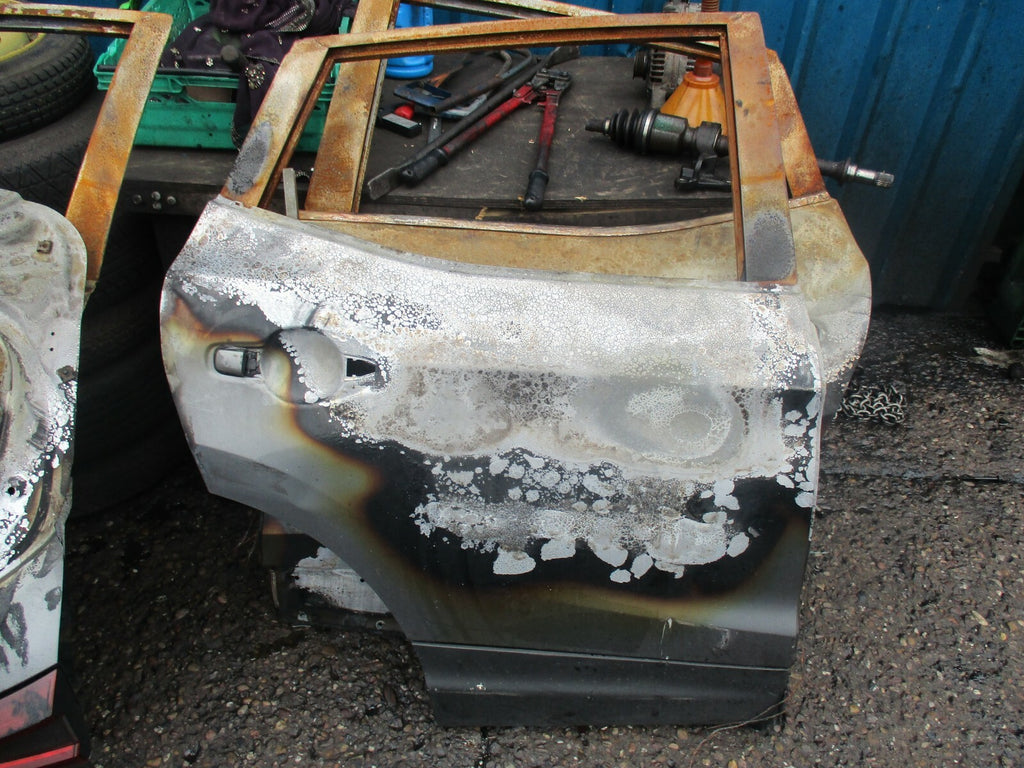 NISSAN QASHQAI J11 MK2 OSR DRIVER SIDE REAR BARE DOOR SHELL DAMAGED