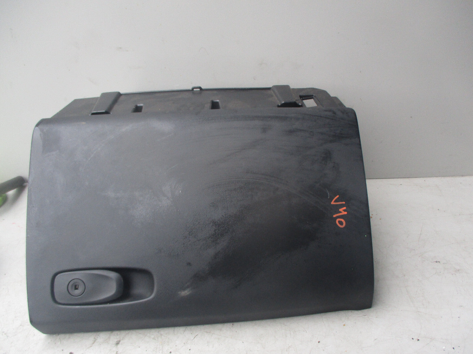 VOLVO V40 2013 MK2 GLOVE BOX 31393634