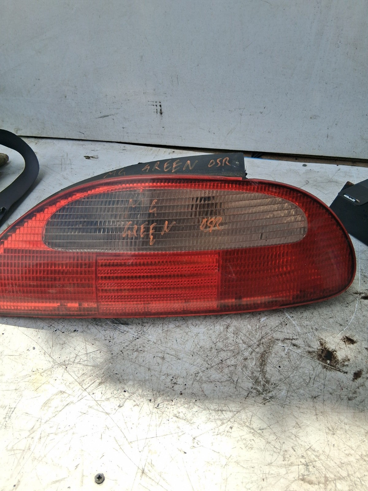 1996 MG F OS DRIVER SIDE REAR TAILGATE LIGHT